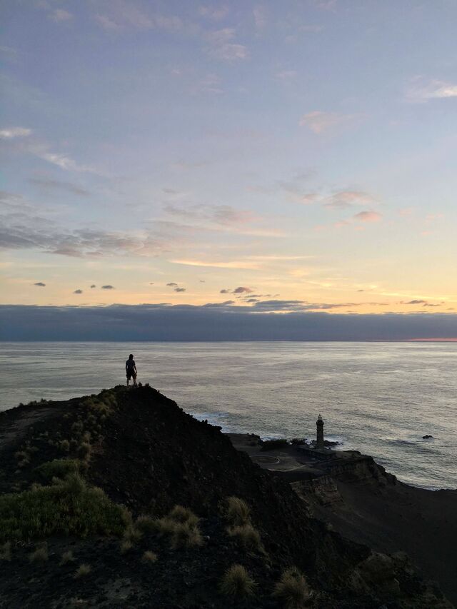 O troço liga a Rocha da Fajã da Praia do Norte ao Vulcão dos Capelinhos.