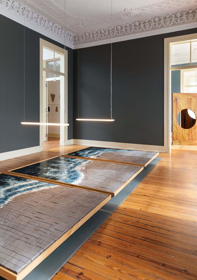 Os visitantes poderão também apreciar instalações que misturam técnicas tradicionais com abordagens contemporâneas.