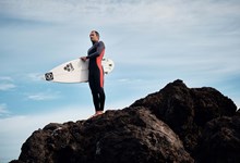 Deeply revoluciona o surf com fatos de mergulho sustentáveis 