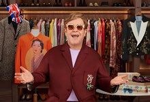 Guarda-roupa de Elton John à venda no eBay