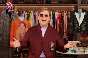 Guarda-roupa de Elton John à venda no eBay