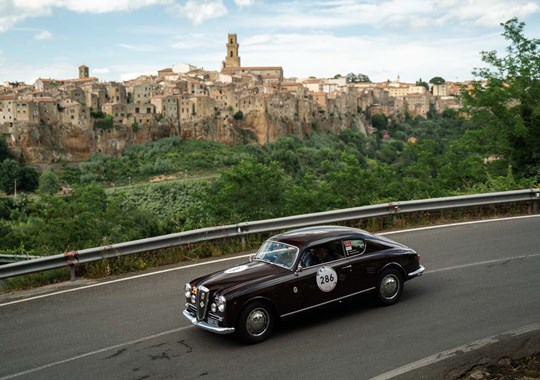 Chopard e a 1000 Miglia 2024. Uma parceria lendária no mundo dos automóveis clássicos