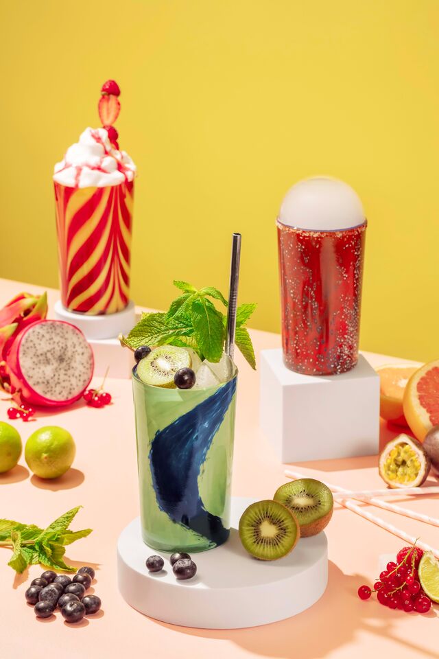 Os copos Pop Me Up! são a representação perfeita da criatividade e destreza dos mestres vidreiros da Vista Alegre
