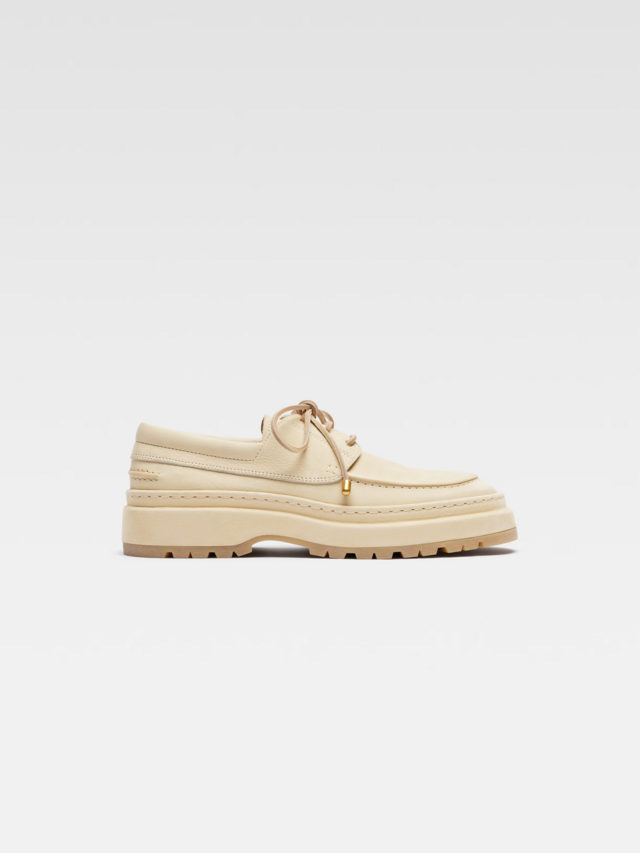 Sapatos Les Bateau Pavane, €690, Jacquemus.