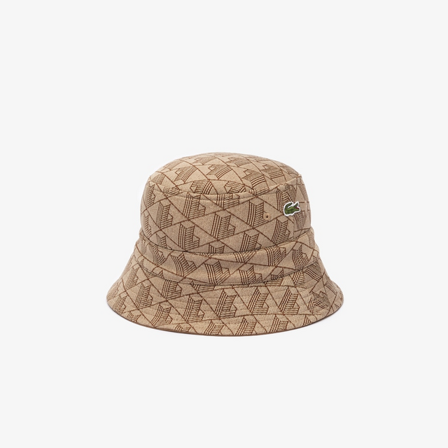 Chapéu, €80, Lacoste.