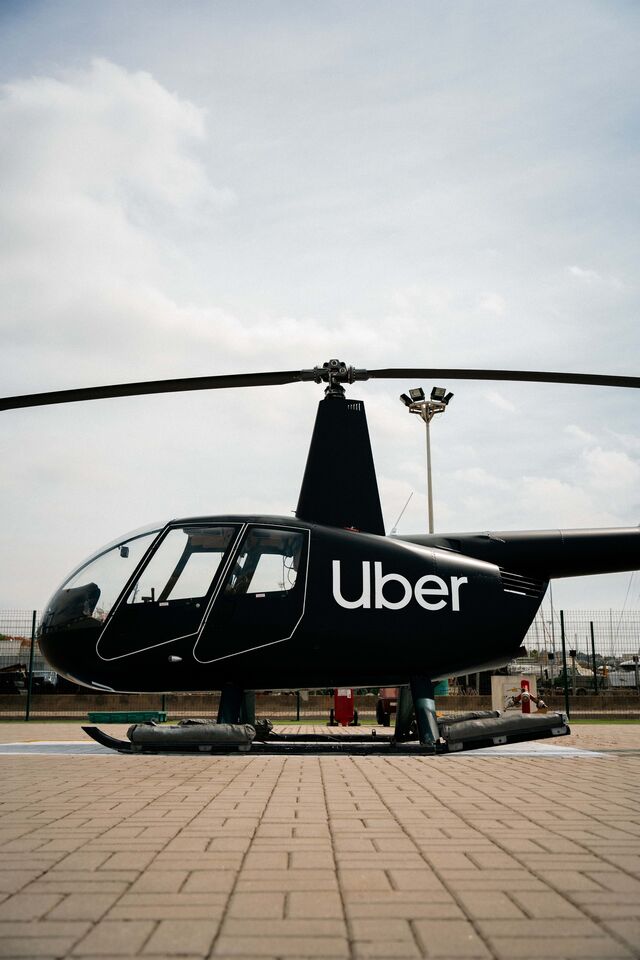 A Uber está a oferecer uma viagem de helicóptero.