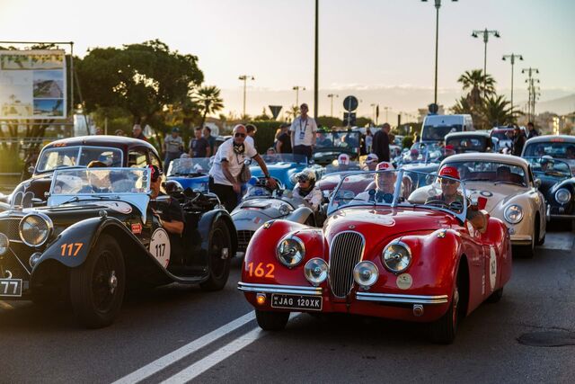 O primeiro carro partiu da rampa ao meio-dia do dia 11 de junho, com os outros a seguirem-se em intervalos de 20 segundos, pela ordem de idade dos veículos, do mais antigo para o mais novo.