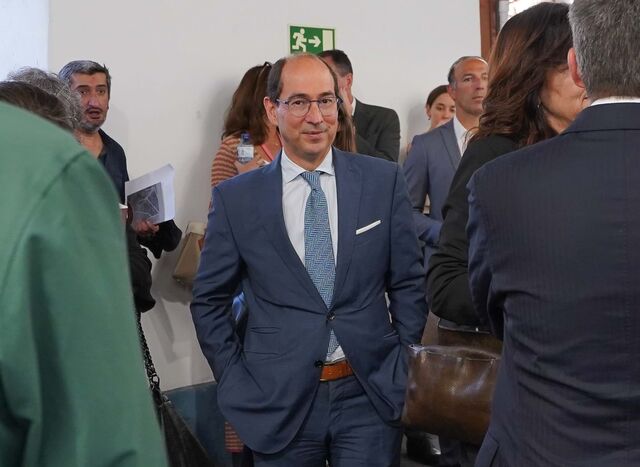 "Tanto quanto possível, estou presente em inaugurações de exposições, estreias de espetáculos ou aniversários, nos museus e galerias, teatros, monumentos e cinema."