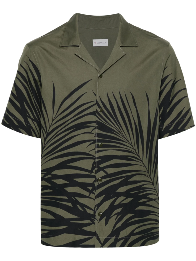 Camisa, €650, Moncler na Stivali.