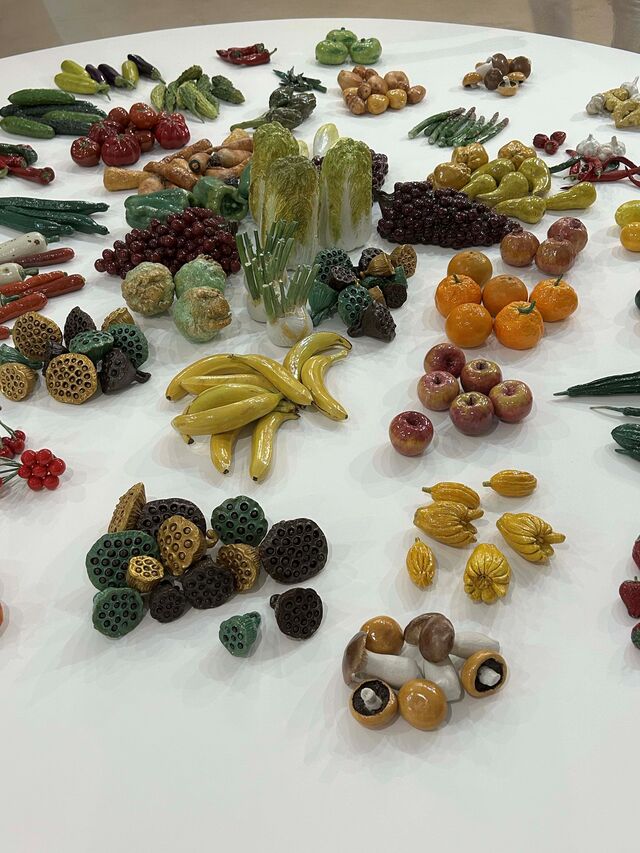 Pazar, uma coleção dispersa de frutas e legumes.