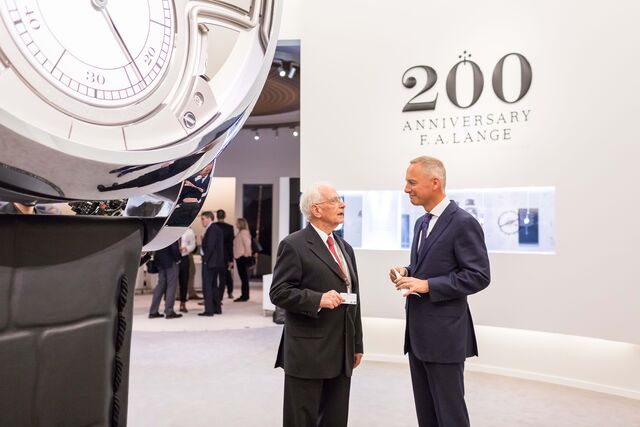 Walter Lange (à esquerda), com Wilhelm Schmid (direita), no salão de Genebra em 2015.