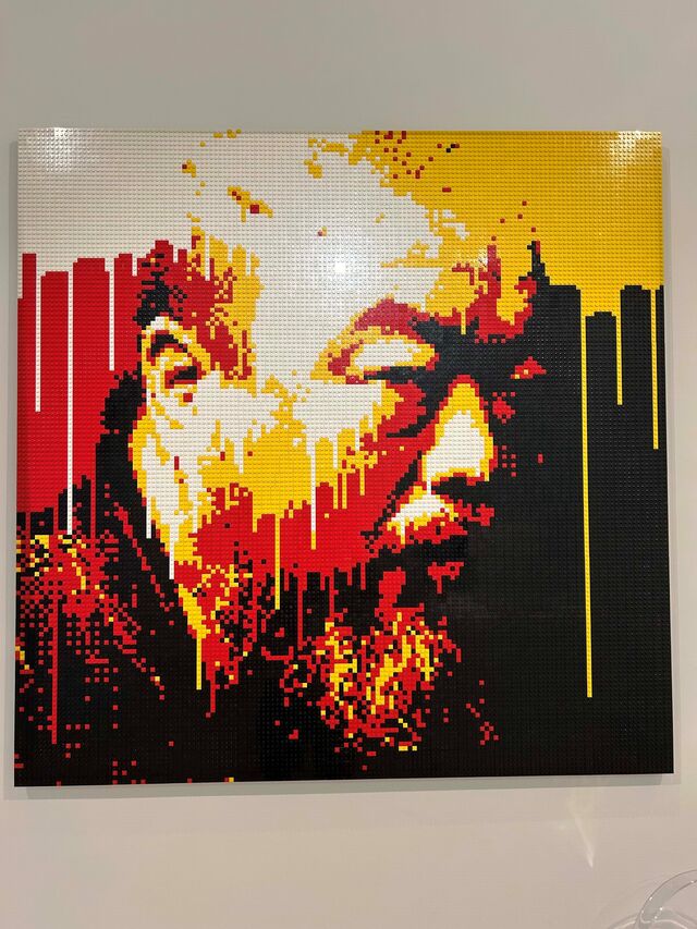 Ai in Dripping, um painel de Lego a partir de um retrato tirado por Gao Yuan a Ai Weiwei.
