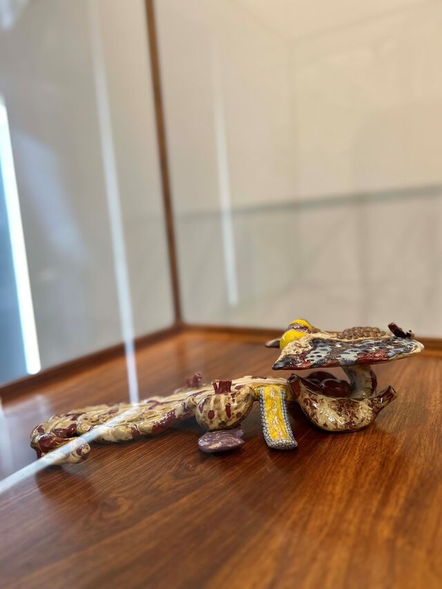 Ruyi, 2012. Parece um dragão em porcelana, mas na realidade é um puzzle de vísceras composto por recriações de órgãos humanos. "Ruyi" significa "o que desejamos" e o Ceptro Ruyi é um emblema cerimonial de longevidade e boa sorte.