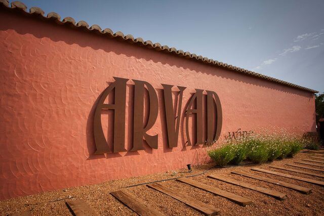 O nome "Arvad" significa "refúgio".