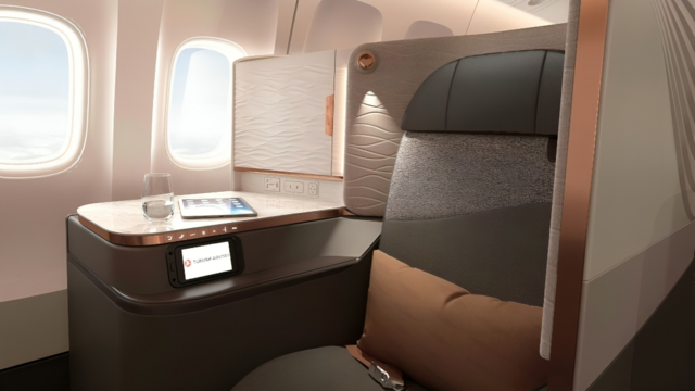A confeção dos novos lugares Crystal Business Class foi feita com peles e tecidos turcos