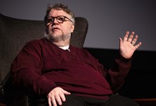 Guillermo del Toro apanha um susto na Escócia