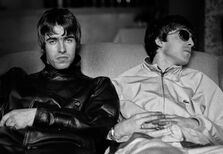Levi's x Oasis. O regresso das t-shirts de bandas?