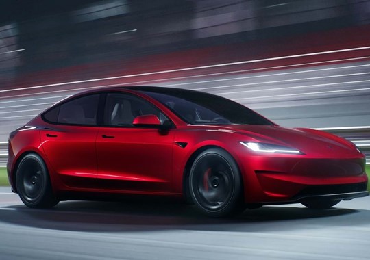 Novo Tesla Model 3 Performance: era preciso tanto?