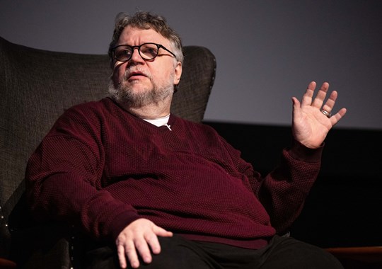 Guillermo del Toro apanha um susto na Escócia