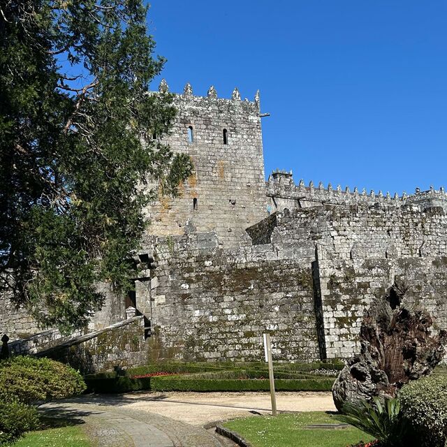 O Castelo de Soutomaior, a joia do património fortificado das Rias Baixas, na região de Pontevedra. Construído no século XII, esta é uma das fortalezas melhor conservadas da Galiza.