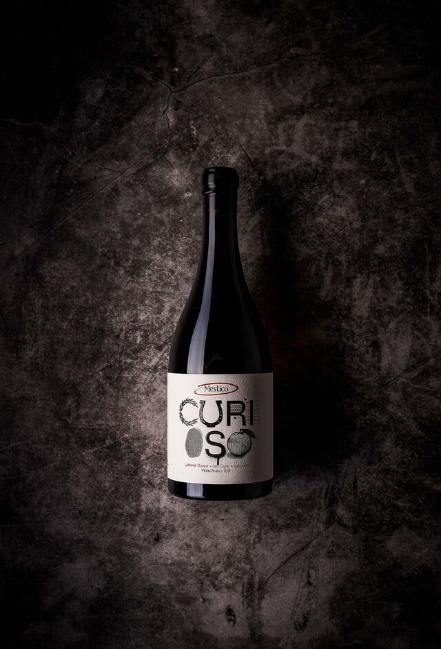 Os nomes dos vinhos são curiosos e um deles é mesmo Curioso. Os outros são Amoroso, Atrevido, Bravo, Bruto, Maduro, Perigoso, Sólido, Viçoso e Raro.
