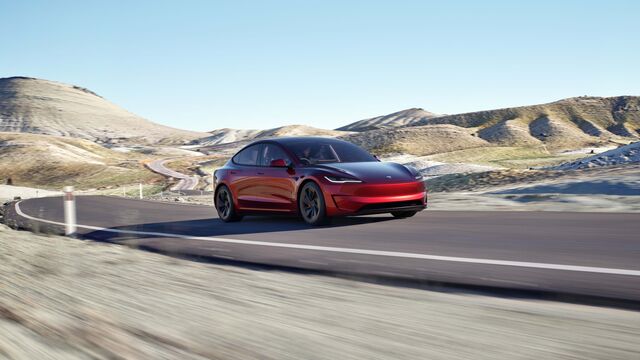 Novo Tesla Model 3 Performance.