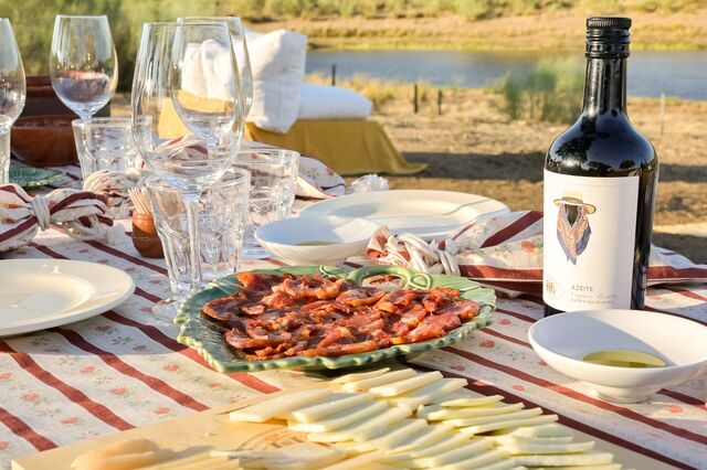 Fazem-se piqueniques com os vinhos e o azeite, entre as iguarias confeccionadas pela D. Teresa.