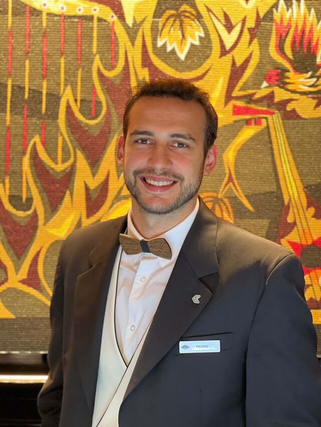 O chefe de sala Pedro Silva considera que "a importância relativa do serviço e da comida pode variar de acordo com a perspetiva dos clientes, mas ambos são cruciais para uma experiência gastronómica bem-sucedida".