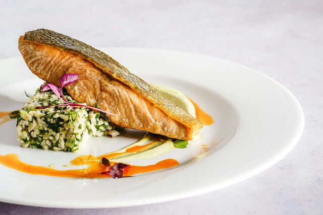 O salmão, um peixe gordo com alto teor de omega 3, é perfeito depois de um treino de resistência