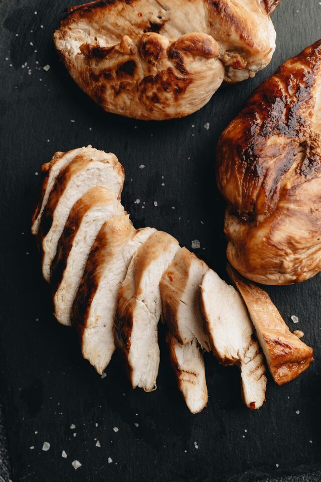 Peito de frango grelhado é uma excelente opção depois de um treino de cardio