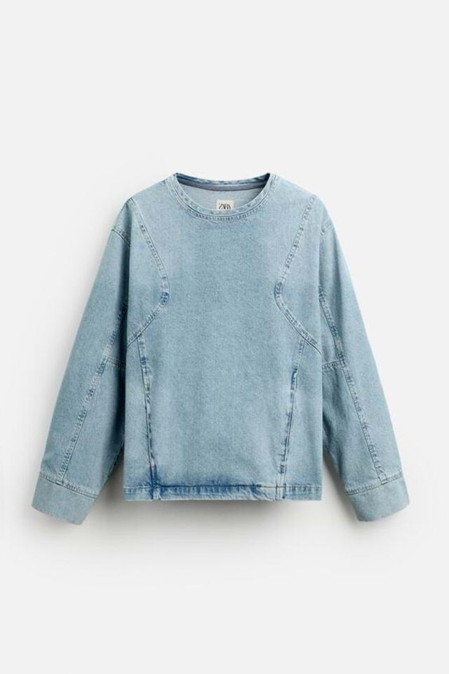 Sweatshirt, €39,95, Zara.