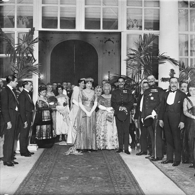 Terá sido o rei Alfonso XIII o principal mentor − e financiador − do projeto do Ritz. A ideia surgiu-lhe na sua própria boda com a princesa Vitória Eugénia de Battenberg, e na dificuldade em arranjar alojamentos adequados para os convidados.