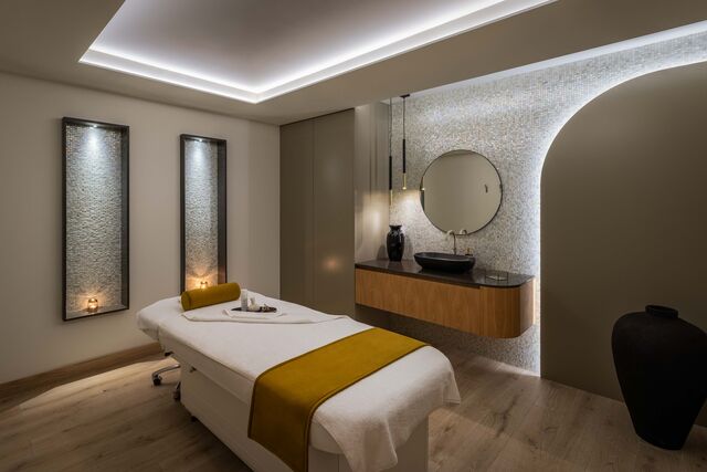 Algumas massagens são pensadas em exclusivo pelo staff especializado de cada spa específico, inspirados pelas necessidades dos clientes ou pela natureza que os rodeia.
