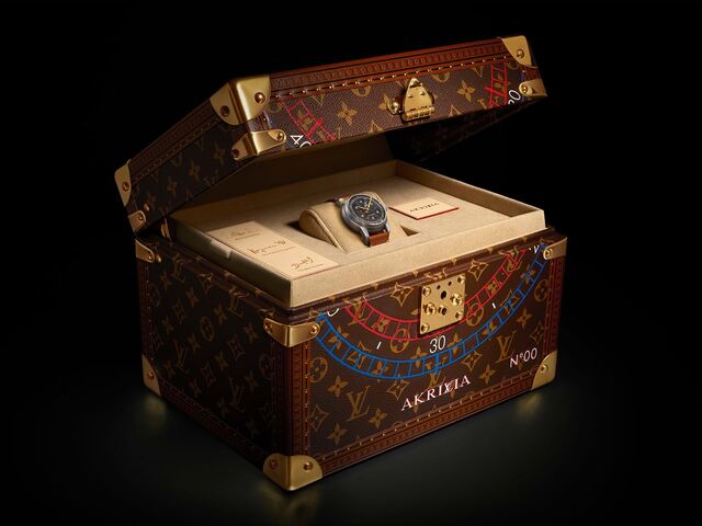 Quando um gigante como a Louis Vuitton procura um pequeno relojoeiro para desenhar um dos seus modelos, é porque o jovem está a fazer alguma coisa muito bem.