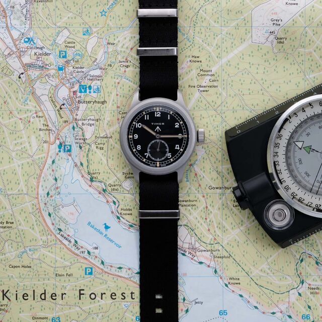 Durante a Segunda Guerra Mundial, foi uma das marcas que aceitou a encomenda do exército britânico para criar os primeiros relógios de campo (Field Watches) que fornecia aos soldados.
