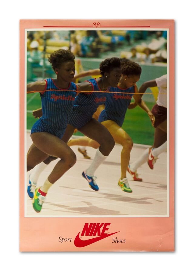As Tennessee State University Tigerbelles quebraram o recorde mundial dos 880 metros, concedendo à Nike o seu primeiro recorde mundial.