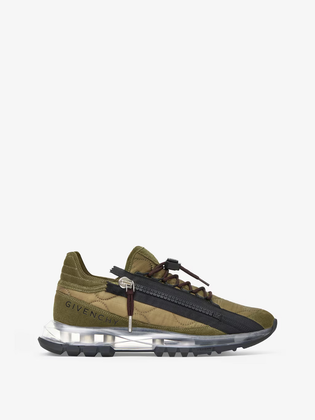 Ténis Spectre, €750, Givenchy.