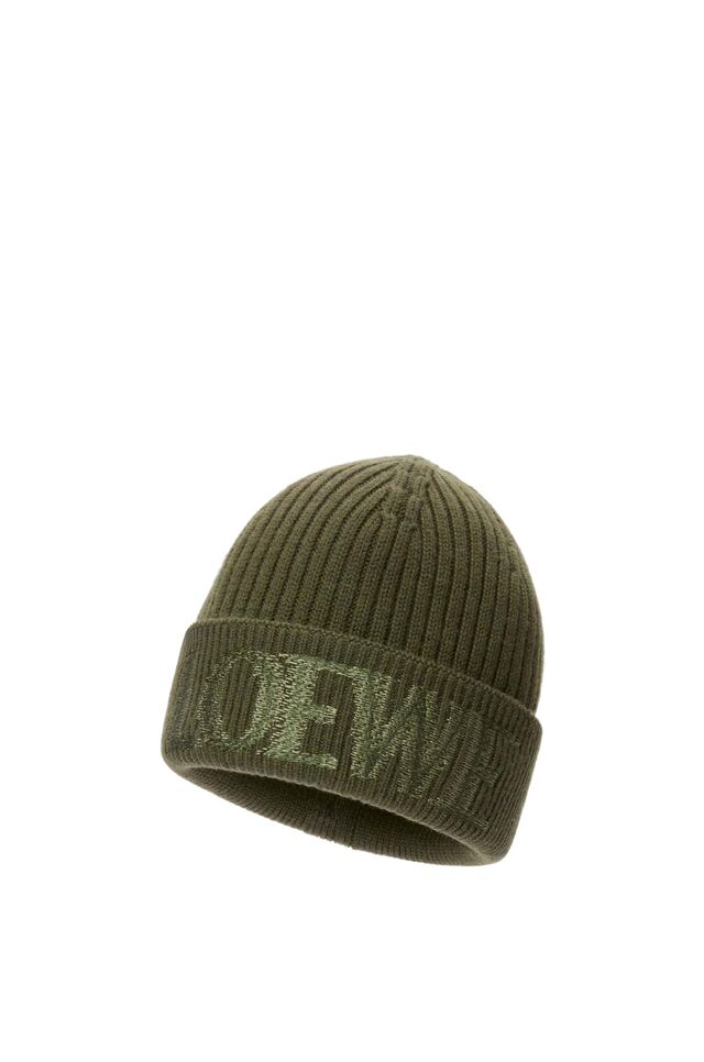 Gorro, €270, Loewe.
