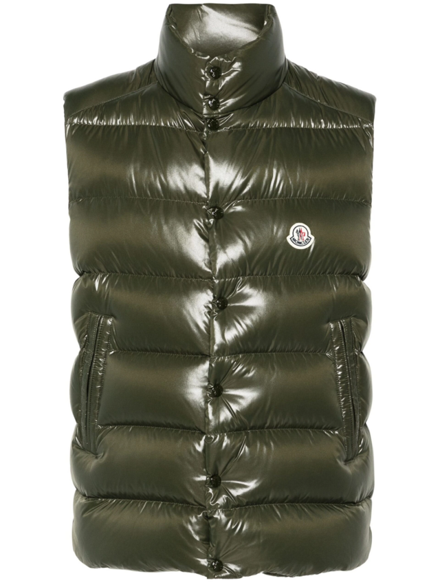 Colete, €850, Moncler na Stivali.