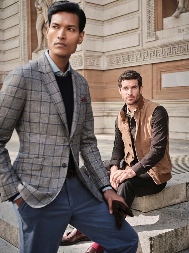Os padrões britânicos, como o windowpane, o Prince of Wales, o herringbone e o tartan, imperam nesta coleção