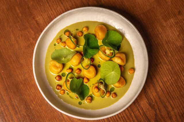 Gnocchi com caril verde e grão frito, 22 euros