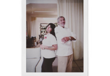 Um pai cozinheiro e uma filha preguiçosa juntam-se para ensinar a cozinhar