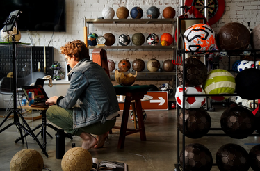 12 Pentagons. De um hobby de confinamento a parcerias com a Burberry, Apple e FIFA