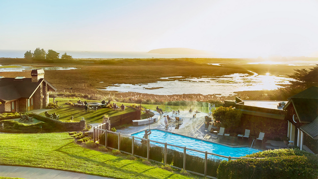 Bodega Bay é o destino ideal para passear em praias isoladas ou desfrutar de provas de vinho, dentro e fora do hotel, caminhadas na natureza, mergulhos na psicina, aulas de fitness e ginásio e jogos de Boccia.
