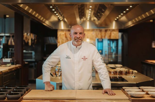 "Nunca saí da Madeira [para trabalhar]. Isso dá personalidade." Uma personalidade vincada. "Nasci e cresci na Madeira", acrescenta, como se concretizasse com uma verdade que não carece de explicação.