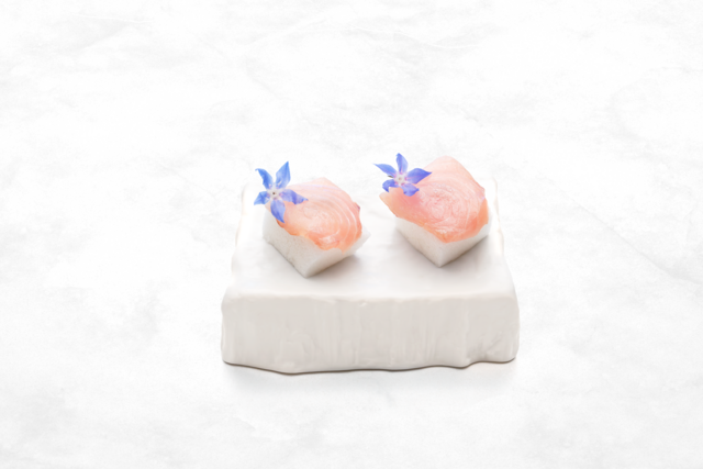 Nigiri de Lírio e Marshmallow (2 uni., €8,40).