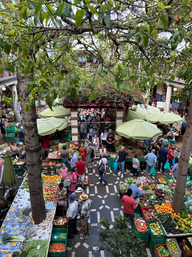 Há tempo para uma visita ao Mercado dos Lavradores.