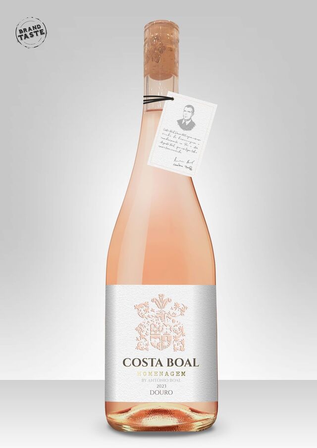 Este rosé, com enologia de Paulo Nunes, que provém de uma vinha velha, é feito de acordo com o método tradicional, parecido com o processo dos vinhos brancos.