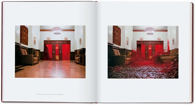 Outra cena icónica cujo "making of" é explicado no livro é a da onda de sangue a sair do elevador