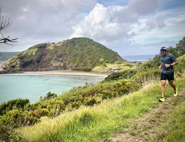 o Azores Triangle Adventure atrai até estas ilhas cerca de uma centena de atletas de trail running, uma modalidade de corrida na natureza, para percorrerem, em apenas três dias, 87 quilómetros pelos trilhos de Pico, São Jorge e Faial.